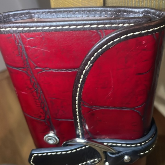 Dooney & Bourke Vintage Bordeaux Croc Embossed Leather Wallet front closure - Picture 12 of 14
